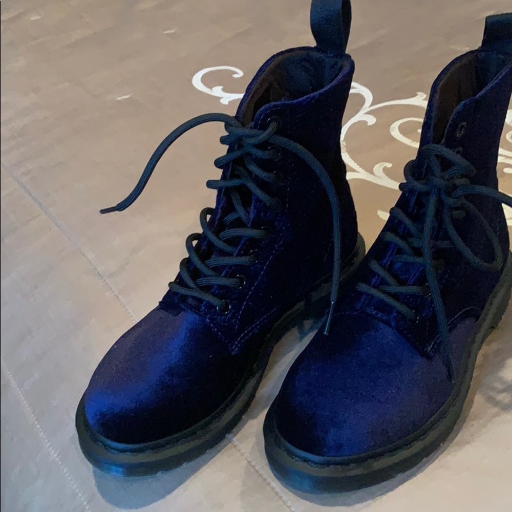 Combat boots